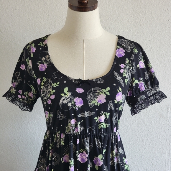 Hot Topic Floral Bones & Lace Dress - Picture 4 of 10